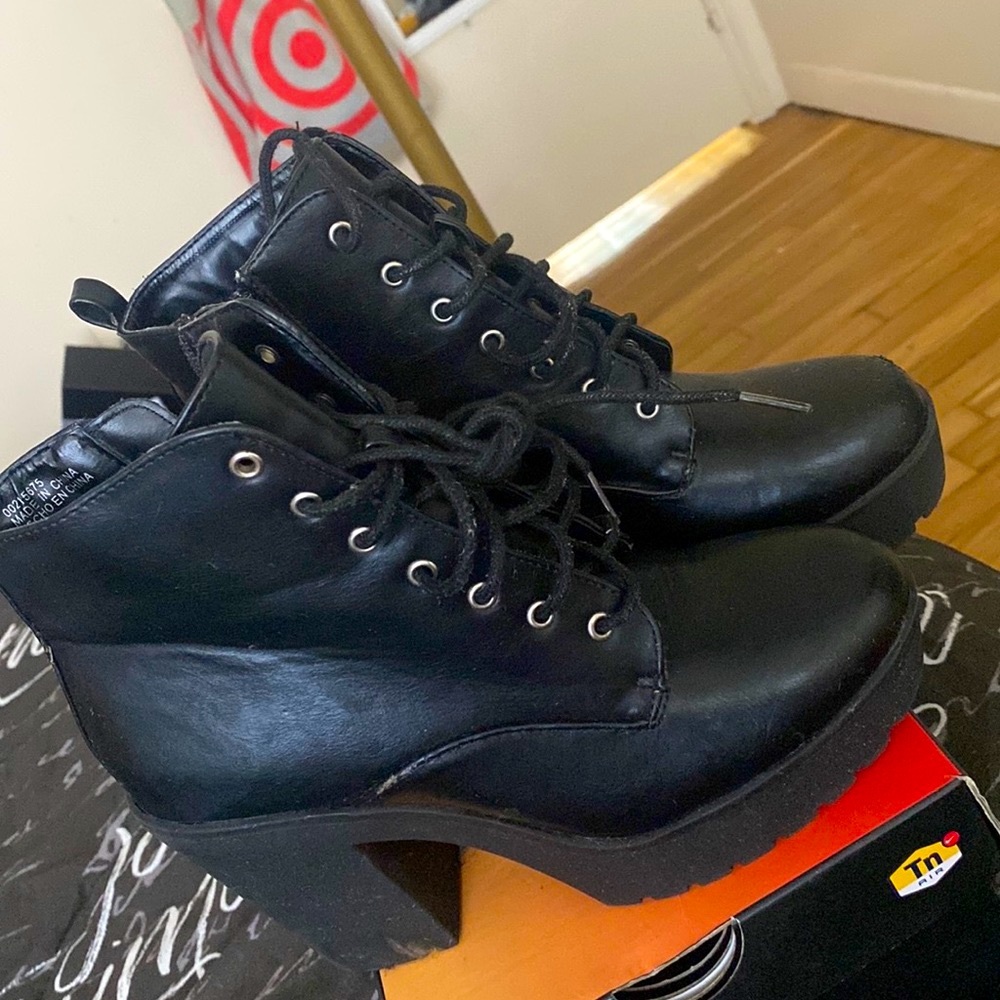 FOREVER 21 BLACK LACE BOOTS